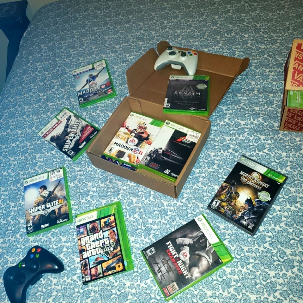 XBOX 360 Kinect.😮😮 WITH OVER 15 GAMES INCLD.. IN WORKING & PRESTINE CONDITION